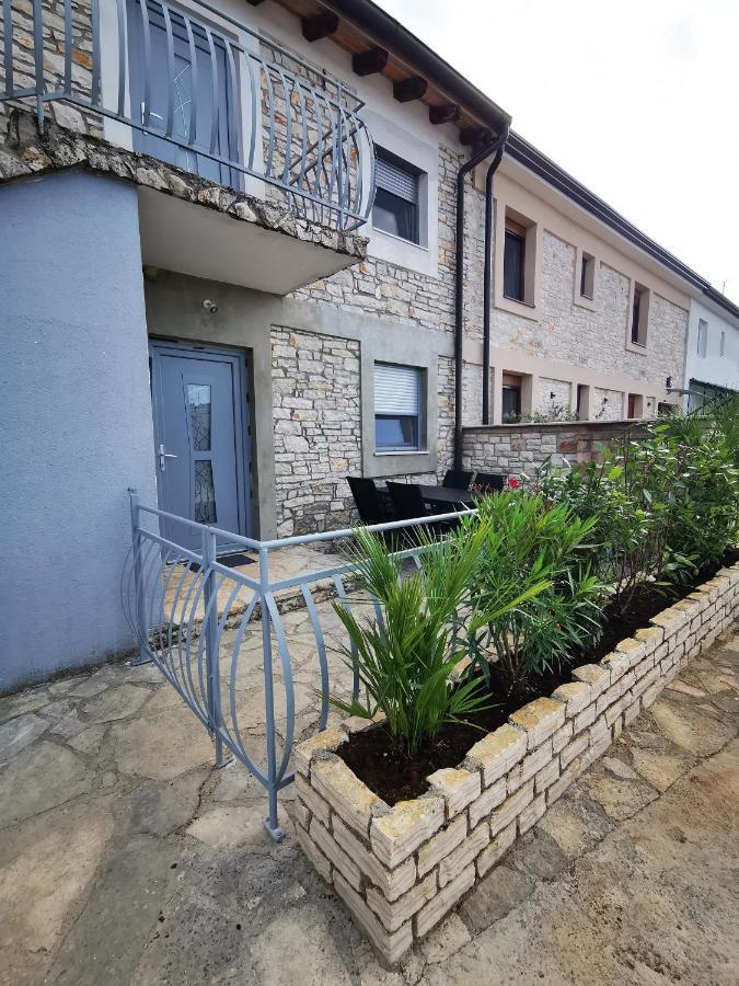 Meressa Paolia Apartments Novigrad  Bagian luar foto